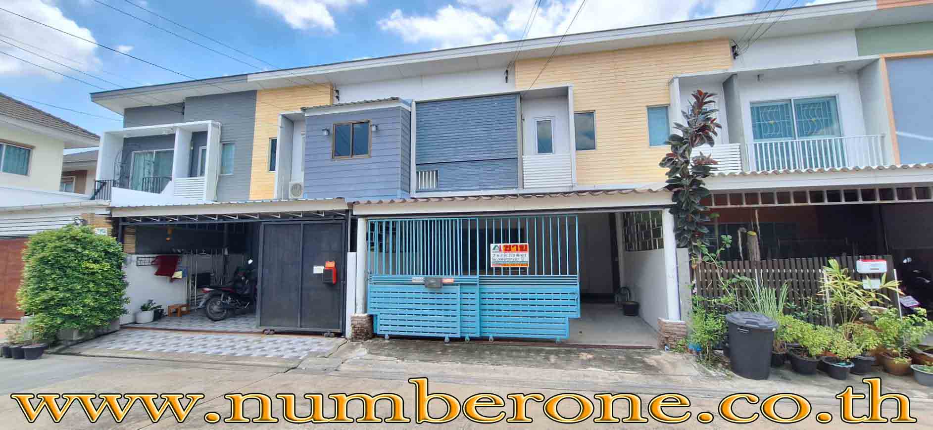 TOWNHOUSE เดอะคอนเนค22 ขนาดพื้นที่ 22 ตร.วา 0 ngan 0 Rai 3Bedroom2น้ำ 2450000 THAI BAHT ใกล้กับ ใกล้สนามบินสุวรรณภูมิ แฟชั่นไอซ์แลนด์ เทสโก้โลตัสมีนบุรี บิ๊กซีมีนบุรี โฮมโปรมีนบุรี นิด้า มหาวิทยาลัยพระจอมเกล้า เจ้าคุณทหารลาดกระบัง มหาวิทยาลัยรามคำแหง มหาว