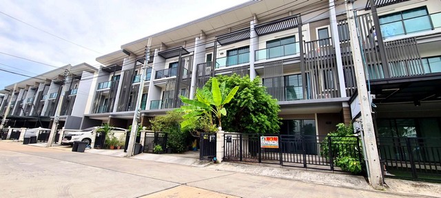 ต้องการขาย townhome ทาวน์ อเวนิว เมิร์จ รัตนาธิเบศร์ 3BEDROOM3ห้องน้ำ ใหญ่ขนาด 20 SQ.WA 0 ngan 0 RAI 4300000 - ไม่ไกลจาก ใกล้แหล่งชุมชนมากมาย ใกล้รถไฟฟ้าสายสีม่วงสถานีสามแยกบางใหญ่ ใกล้วัดมะเดื่อ ใกล้เซ็นทรัลเวสเกต ใกล้เซ็นทรัลรัตนาธิเบศร์ เดินทาง สะดวก